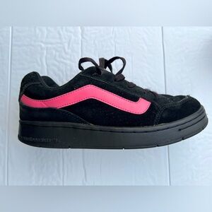 Vintage Y2K Vans Mannaz Pink and Black Suede Woman’s Size 9.5